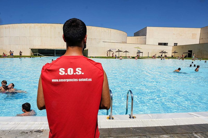 Las piscinas descubiertas del PELL y del Complex Esportiu de Can Mercader abrirán hasta el 3 de septiembre