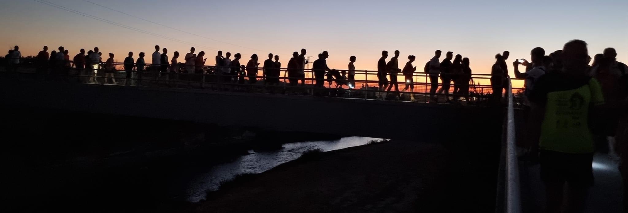 Los vecinos de Cúllar Vega conocen los caminos de la Vega en una jornada de senderismo nocturno
