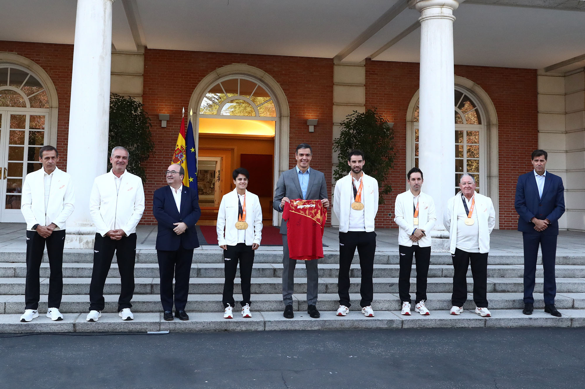 Pedro Sánchez felicita a María Pérez y Álvaro Martín por la "gesta" lograda en el mundial de Budapest, y a la delegación española de atletismo por su tercer puesto en el medallero