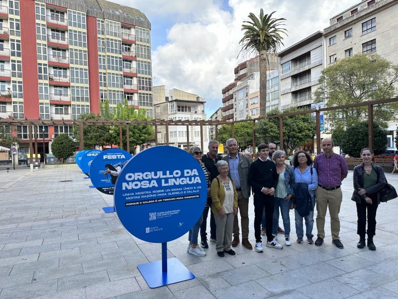Chega a Ribeira a exposición Orgullo da nosa lingua, que reforza a promoción do galego entre a poboación