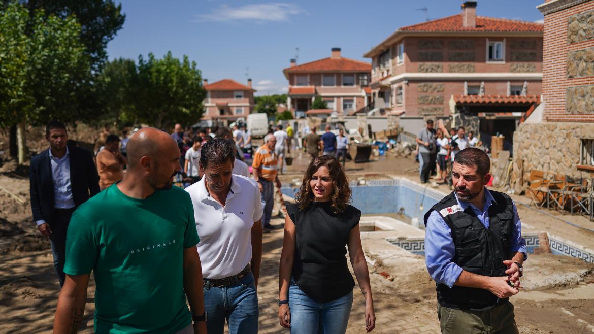 Díaz Ayuso supervisa las labores de recuperación de las zonas más afectadas por la DANA
