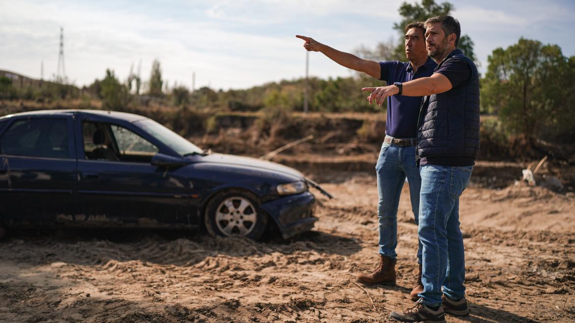 La Comunidad de Madrid traslada 100 operarios y despliega 50 vehículos de maquinaria pesada en los municipios más afectados por la DANA