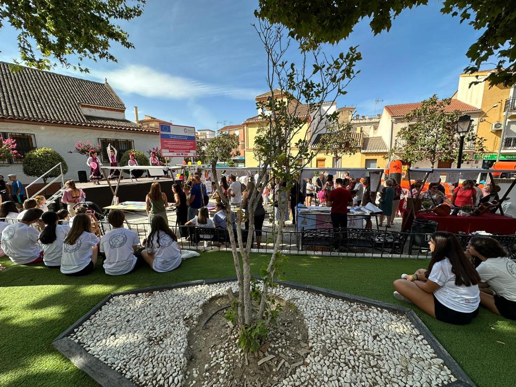 Las asociaciones de Cúllar Vega sacan sus actividades a la calle en la Feria ‘Cúllar Vega se mueve’