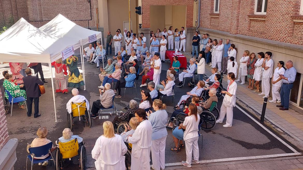 El Hospital Universitario Cruz Roja realiza una jornada de puertas abiertas con motivo del Día Internacional de las Personas Mayores