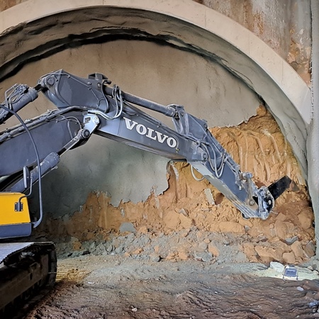 Inici de l&#039;excavació en mina del futur túnel del soterrament