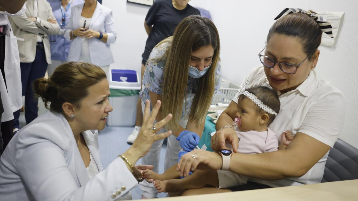 La Comunidad de Madrid comienza la vacunación de 50.000 bebés frente al virus de la bronquiolitis