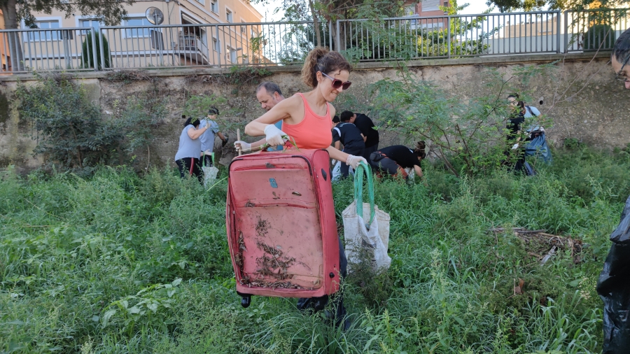 La neteja a la Riera de Sant Cugat recull 420 quilograms de residus