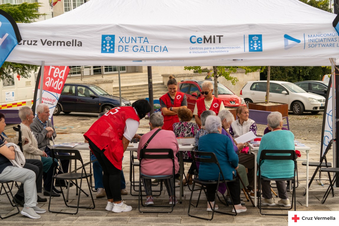 Máis de 140 persoas participaron este verán na iniciativa de capacitación dixital da Cruz Vermella e a Axencia para a Modernización Tecnolóxica de Galicia