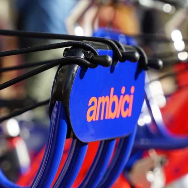 Sant Feliu obre una nova etapa de mobilitat sostenible amb la inauguració de l&#039;AMBici