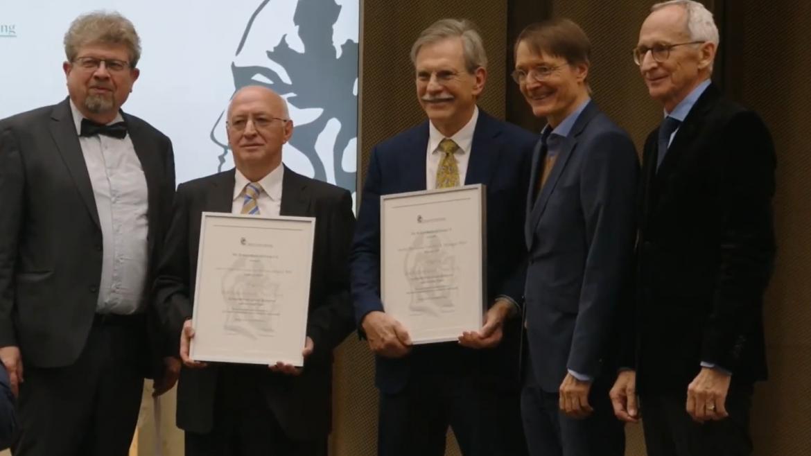 El jefe de Inmunología del Hospital de La Princesa recibe el premio Robert Koch de investigación en Berlín