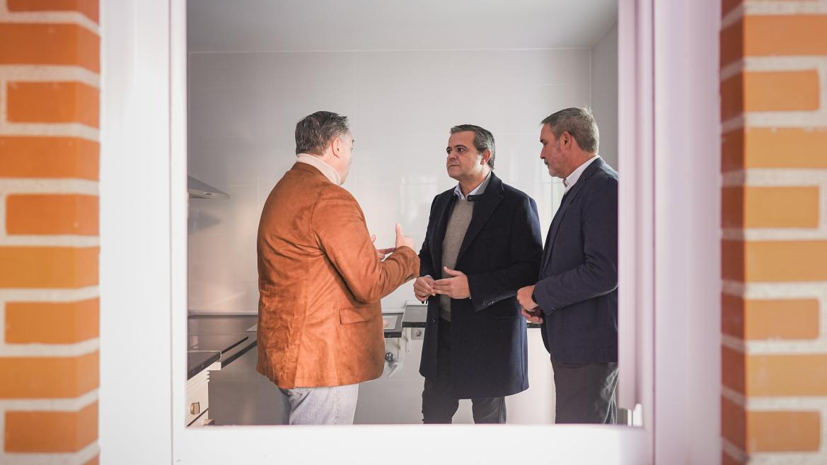 La Comunidad de Madrid invierte 9 millones en adaptar 112 locales como viviendas sociales para personas con movilidad reducida
