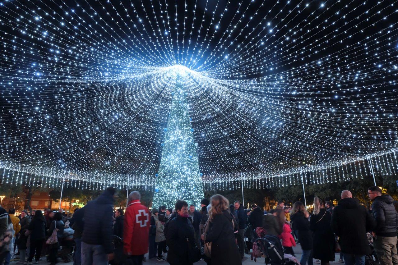 Crea tu álbum de fotos navideñas con las figuras de luz que encontrarás por toda la ciudad