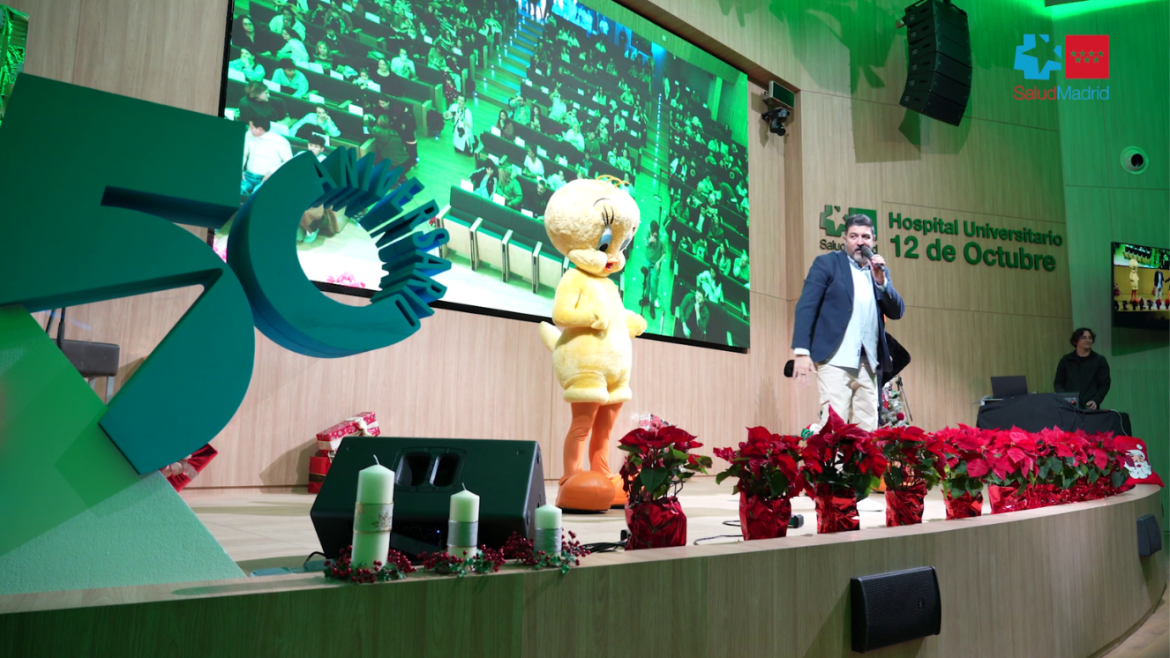 El Hospital 12 de Octubre inaugura la Navidad con su tradicional Fiesta Infantil para los pacientes a ritmo de los grandes éxitos del pop español, 'tazas, teteras' y superhéores