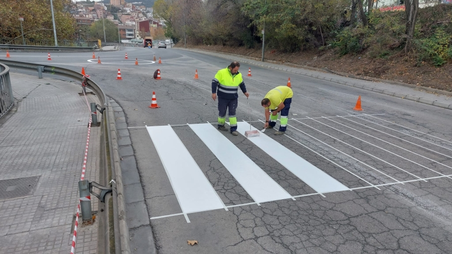 El pont aeri de l’avinguda de la Unitat tindrà un rotonda i guanyarà una seixantena de places d’aparcament
