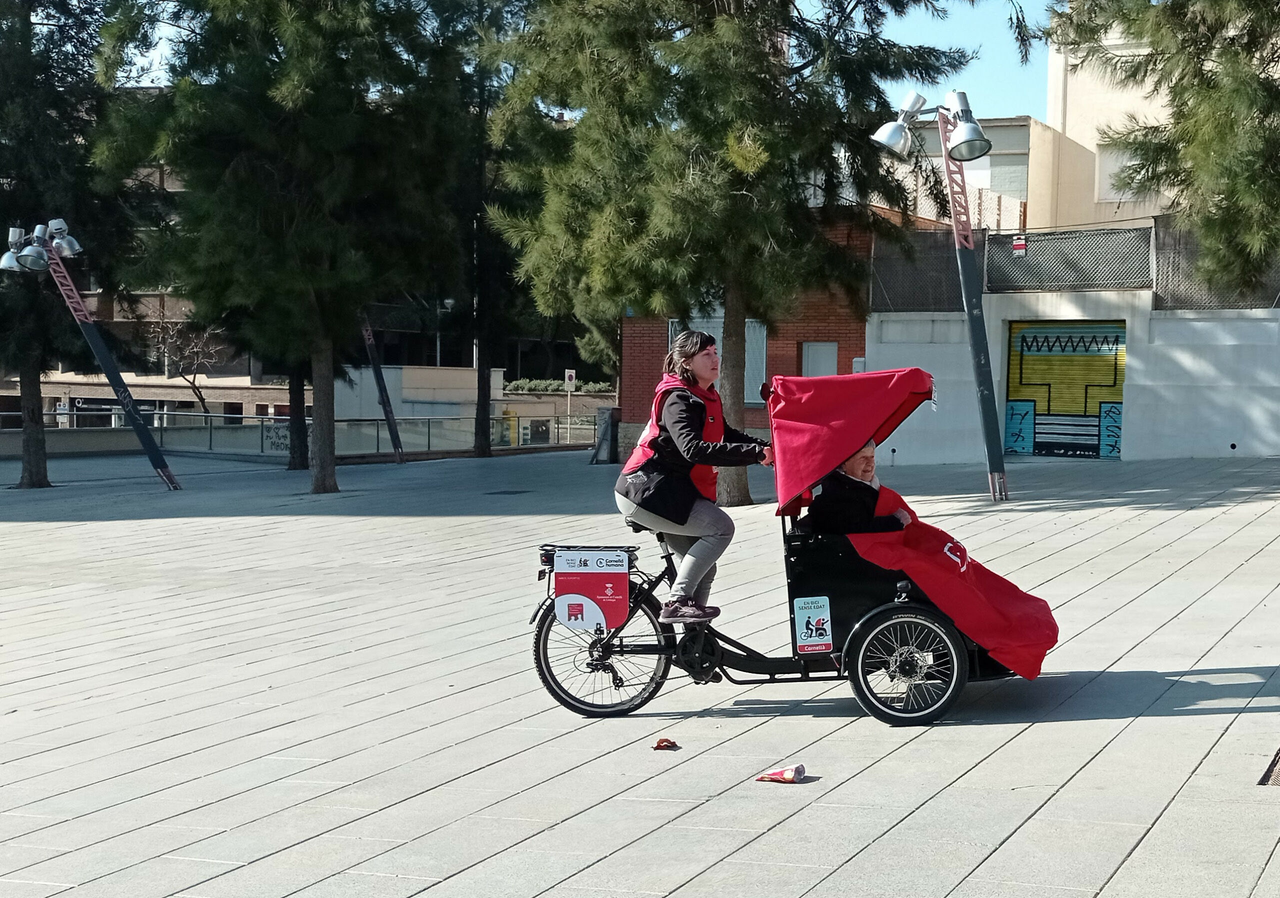 Pasea por la ciudad con el Cornelius del programa En Bici Sin Edad