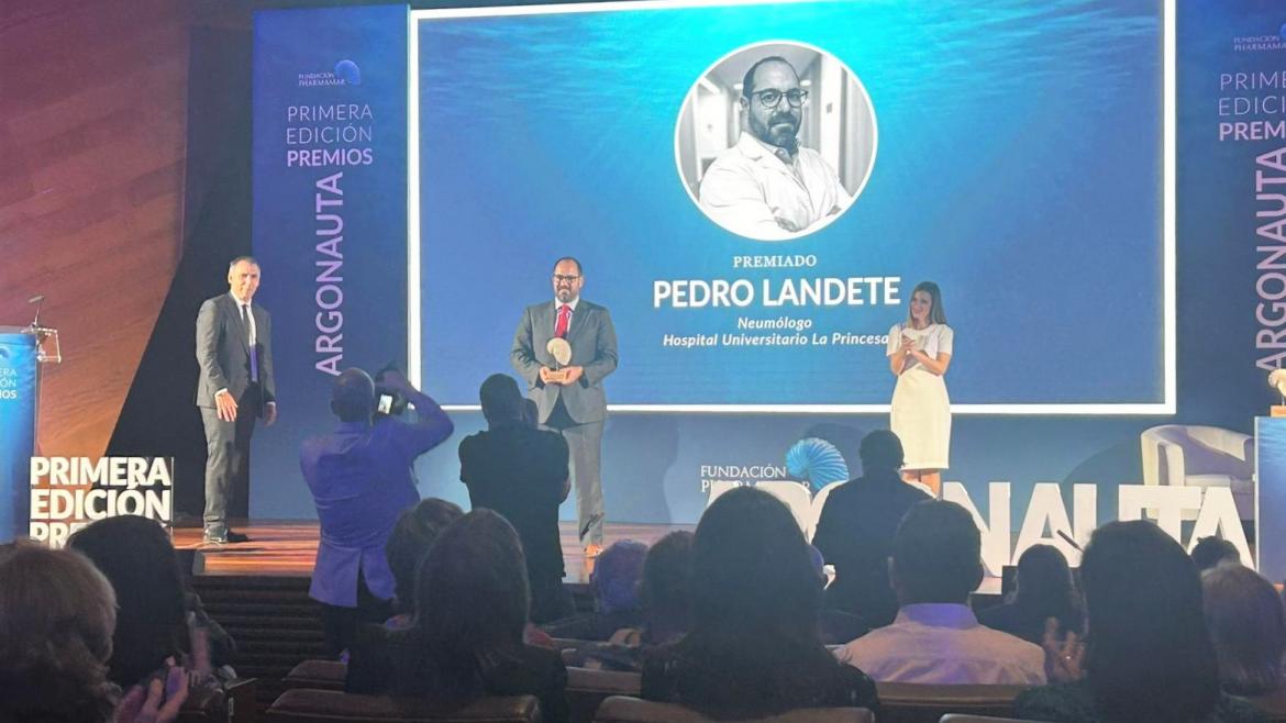Un neumólogo del Hospital de La Princesa, premiado por su labor durante la pandemia al frente de la UCRI del Hospital Enfermera Isabel Zendal