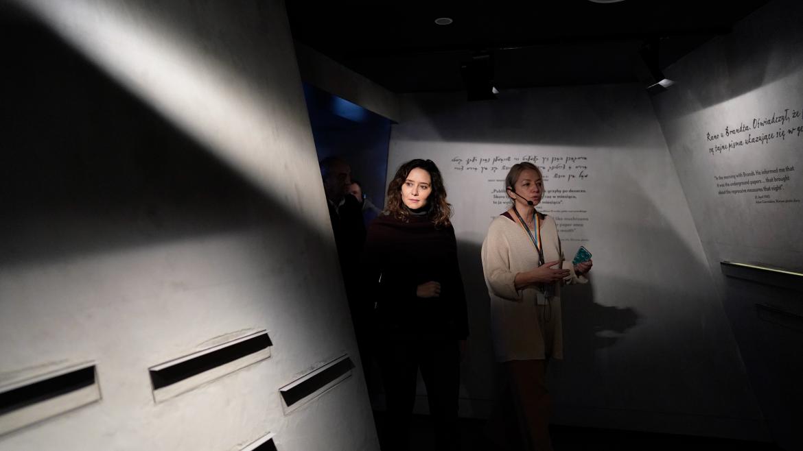 Díaz Ayuso visita el Museo POLIN que recorre la historia de los 1.000 años de los judíos en Polonia