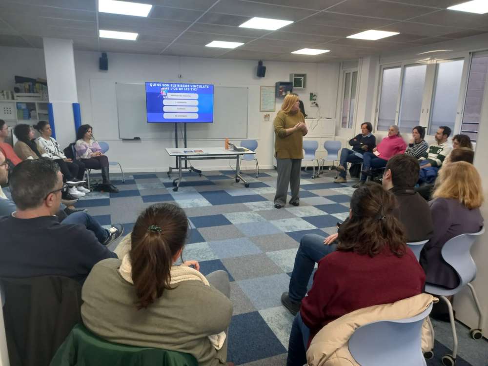 El PASSA ofereix tallers a escoles i AFA per abordar qüestions sobre salut i benestar de joves i adolescents