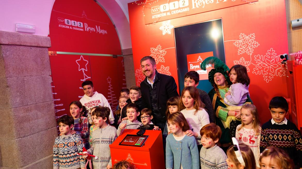 La Comunidad de Madrid habilita el servicio 012 Reyes Magos para que los niños puedan hablar con un Paje Real y pedir sus regalos a Sus Majestades