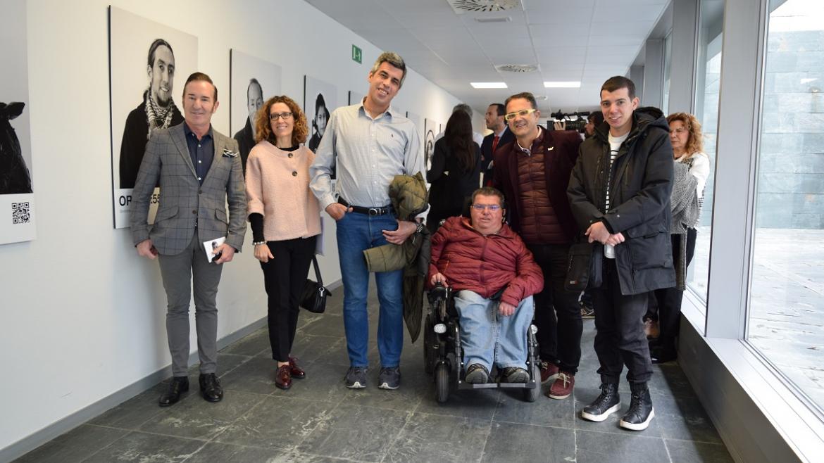 El Hospital Universitario Infanta Sofía muestra en una exposición fotográfica una mirada sobre 29 enfermedades raras