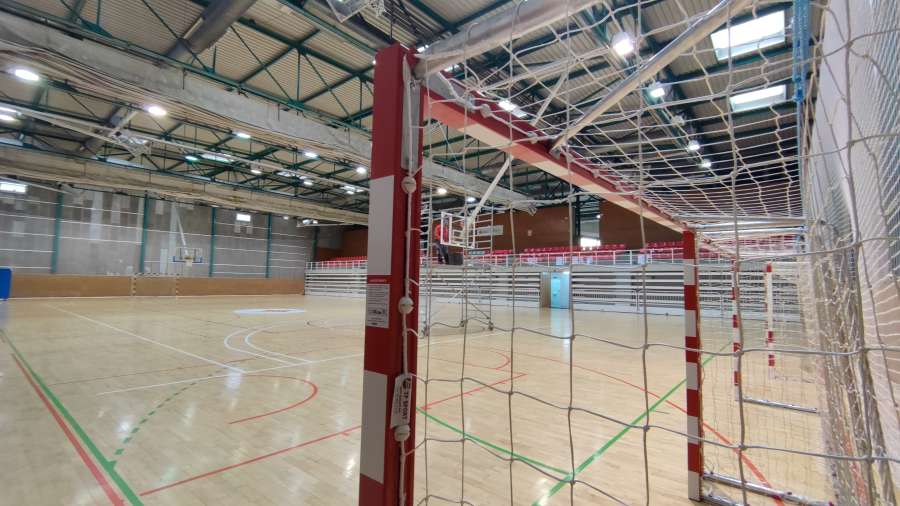 El pavelló Miquel Poblet i la pista coberta renoven material esportiu