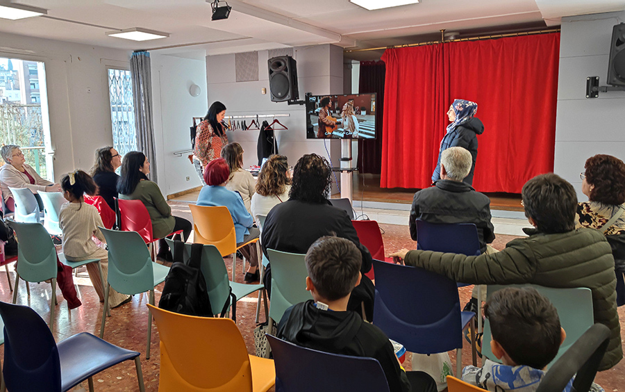 Els escolars de Montcada i Reixac canten en les seves llengües maternes amb motiu del DILM 2024