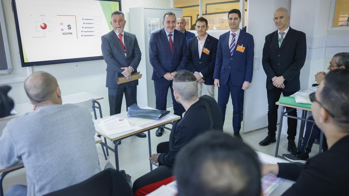 La Comunidad de Madrid atiende las necesidades educativas de más de 1.850 internos en complejos penitenciarios de la región