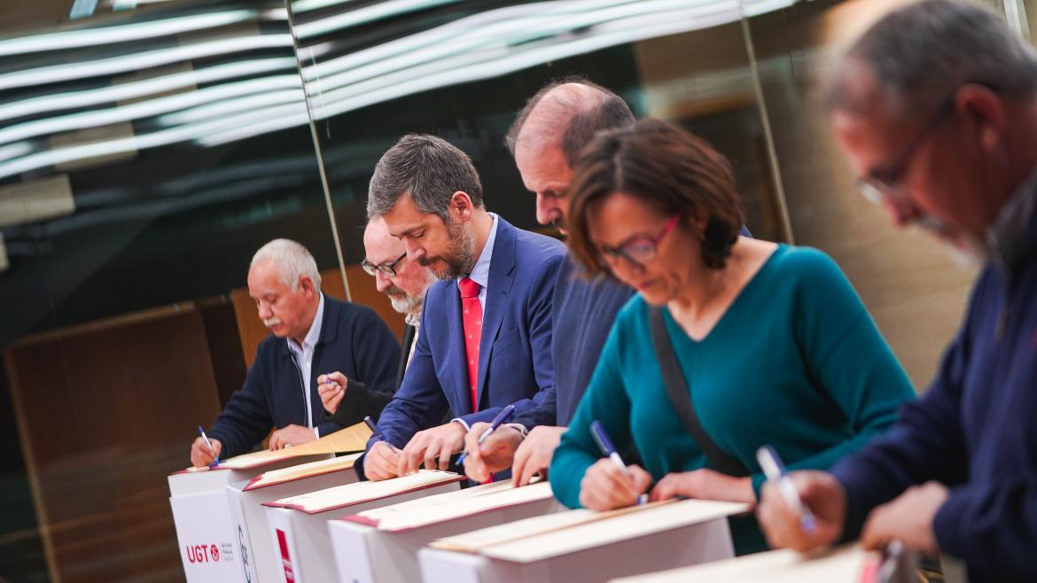 La Comunidad de Madrid firma un nuevo acuerdo para mejorar las condiciones económicas y laborales de sus funcionarios de Justicia