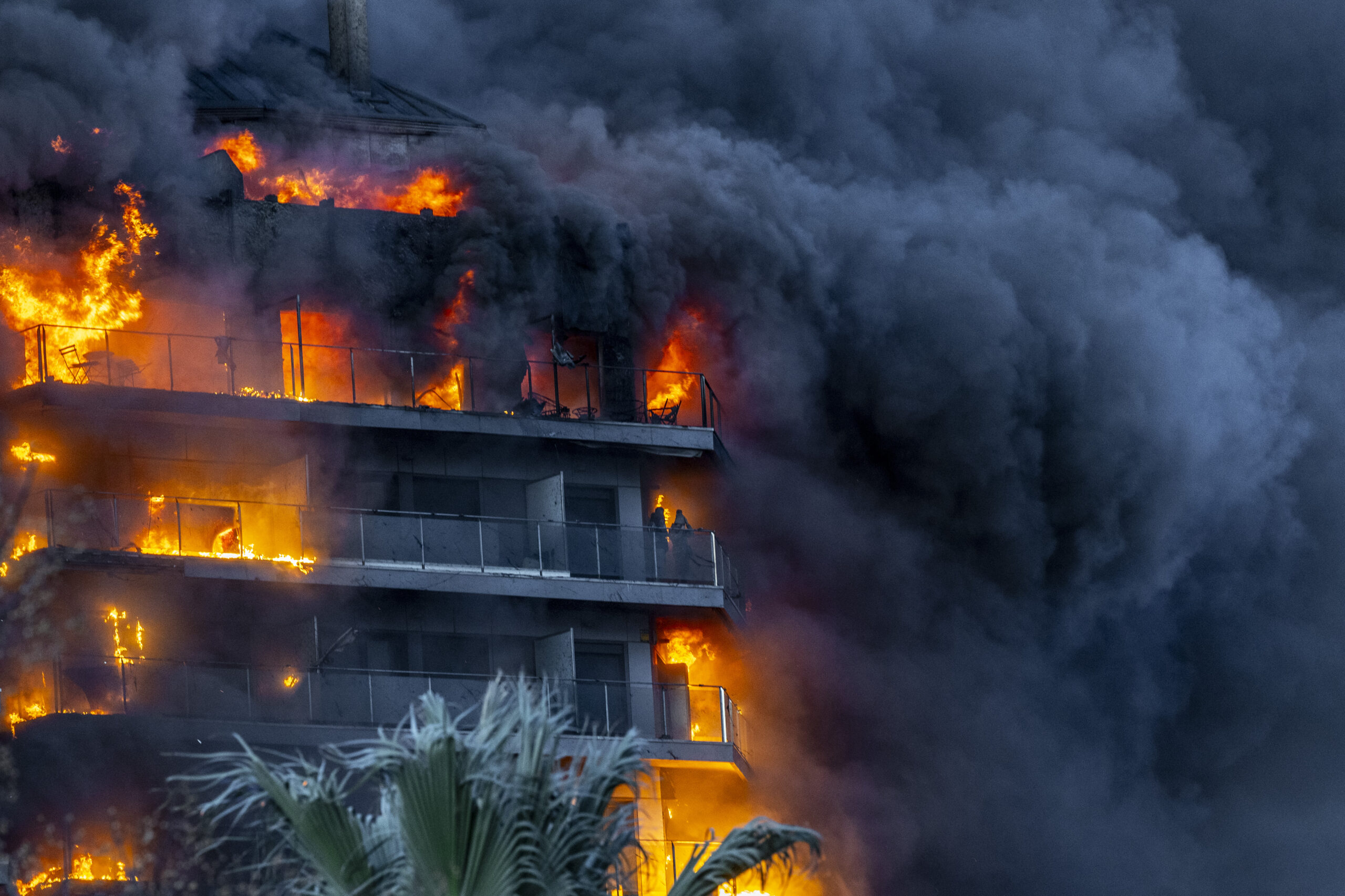 Minuto de silencio por el incendio de Valencia