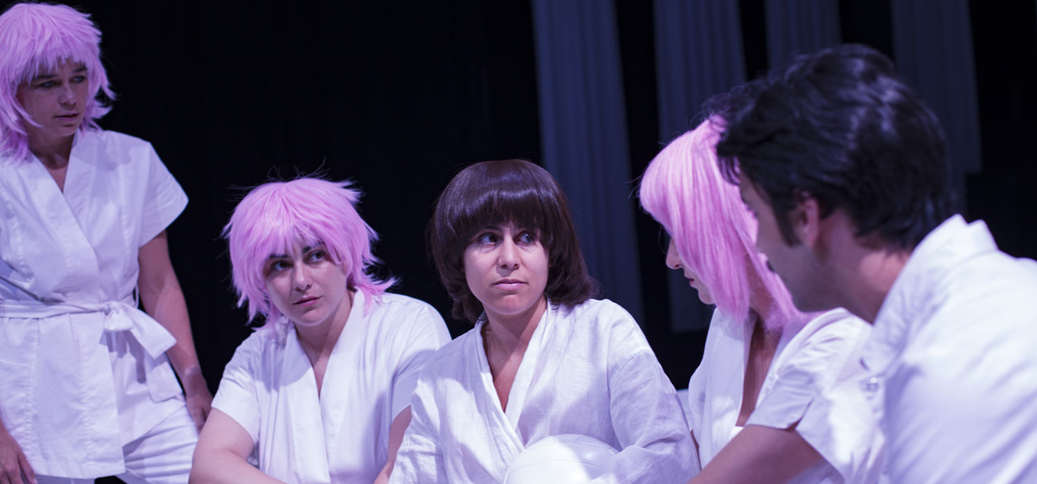 Teatro en el Lorca: 'Cucaracha con paisaje de fondo'
