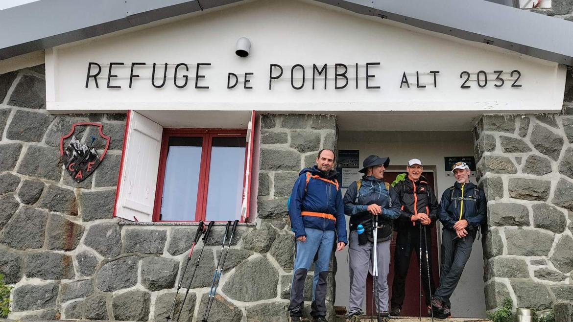 Un médico del Hospital Gregorio Marañón inicia el reto de ascender al Kilimanjaro junto a su paciente operado de un sarcoma retroperitoneal