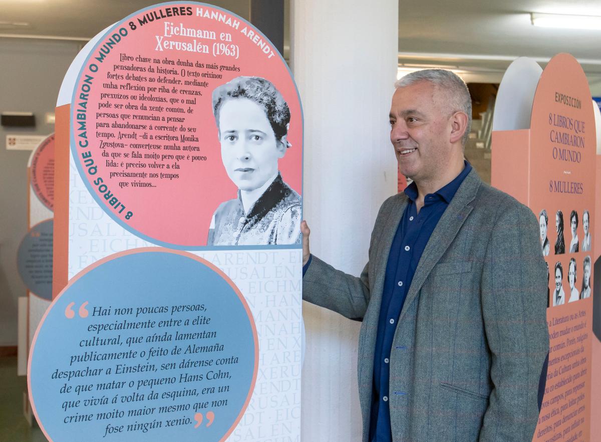A facultade de Filoloxía acolle ata o 18 de abril unha exposición que visibiliza o legado das mulleres na literatura universal