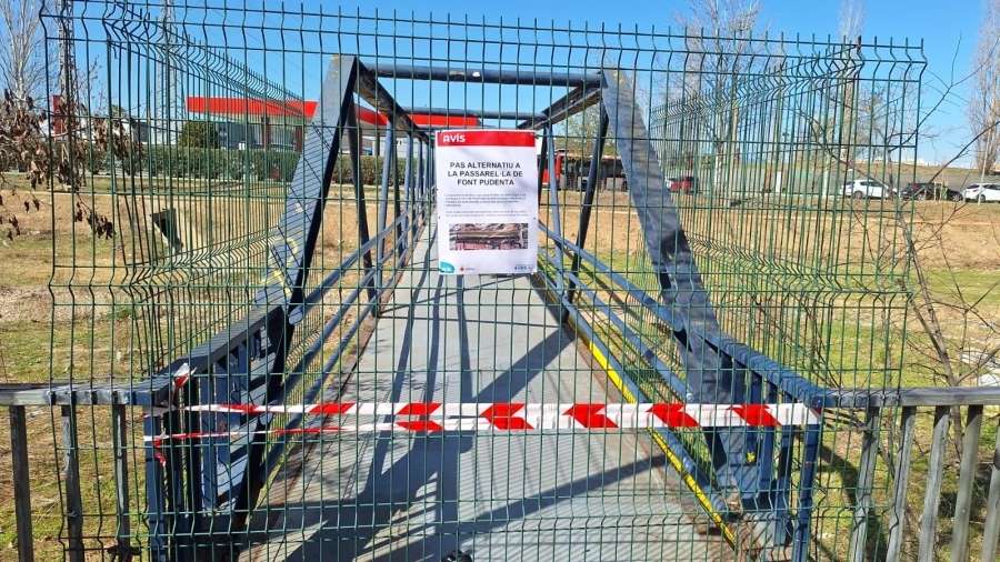 El pont de ferro que connecta Font Pudenta amb La Ferreria es tanca per seguretat