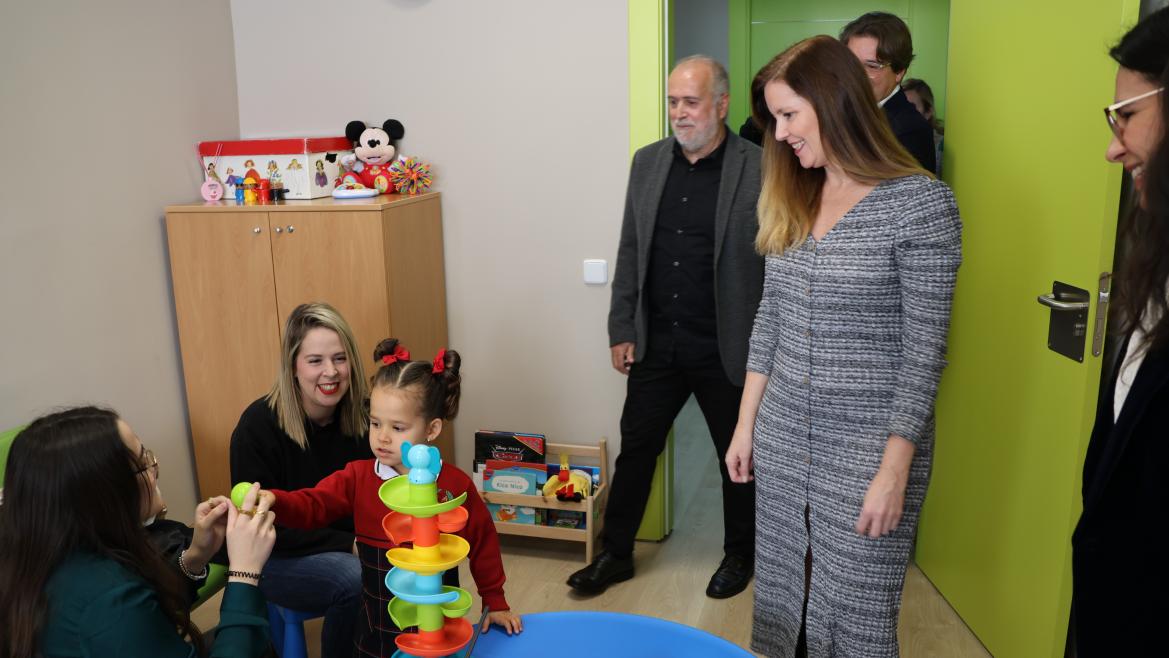 La Comunidad de Madrid aumenta un 30% las plazas de atención temprana de menores en un centro especializado en Fuenlabrada