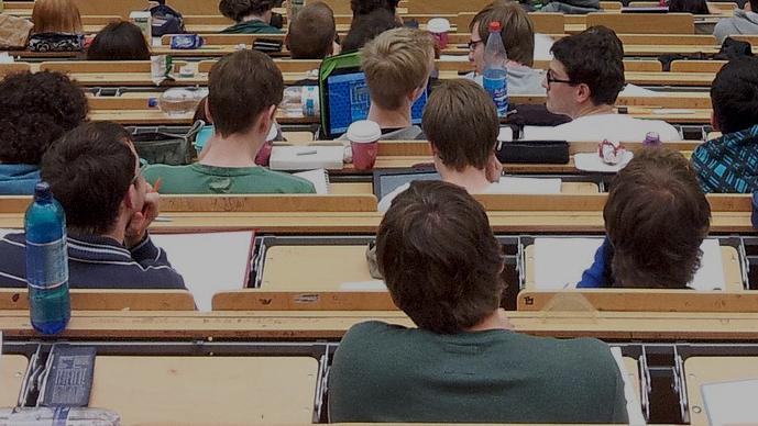 La Comunidad de Madrid concede ayudas de hasta 1.500 euros a alumnos universitarios o de enseñanzas artísticas superiores con discapacidad