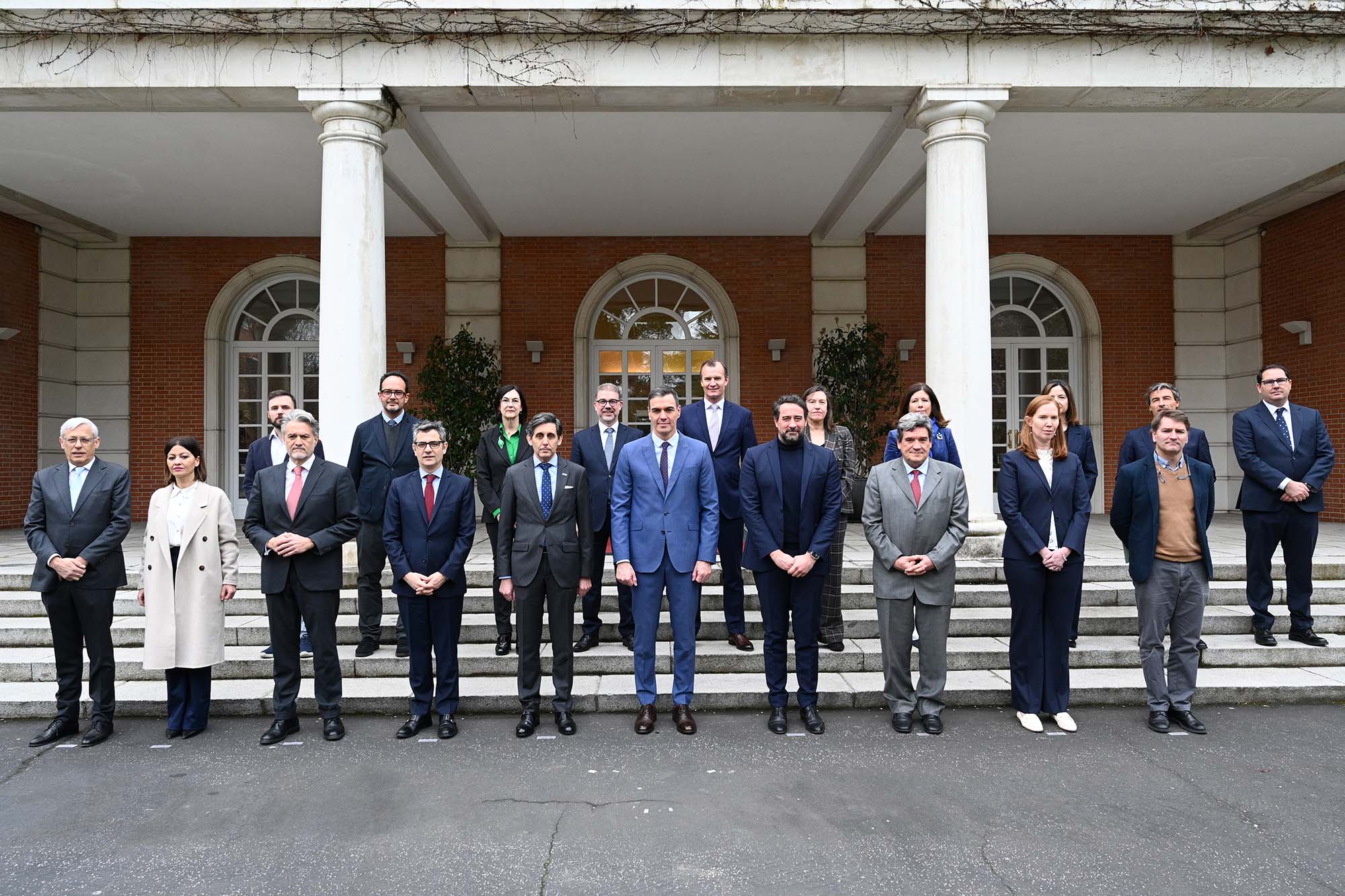 Pedro Sánchez reúne a las principales empresas del sector digital y les pide su compromiso en la aplicación de medidas de protección a los menores en Internet