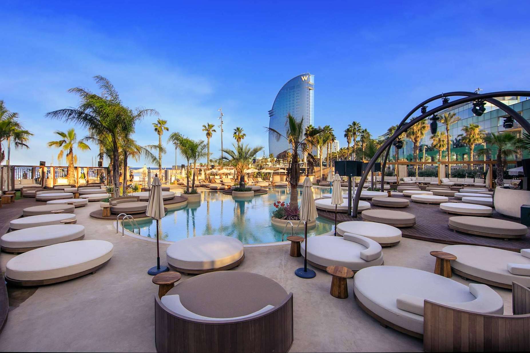 Youbarcelona - Glamour y diversión; las discotecas y beach clubs mas sofisticados de Barcelona este verano