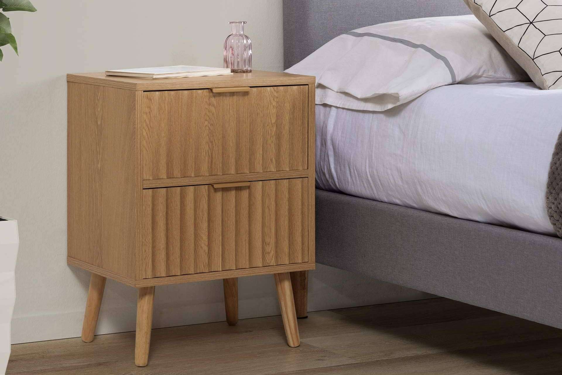 Variedad de estilos en mesitas de noche para dormitorio