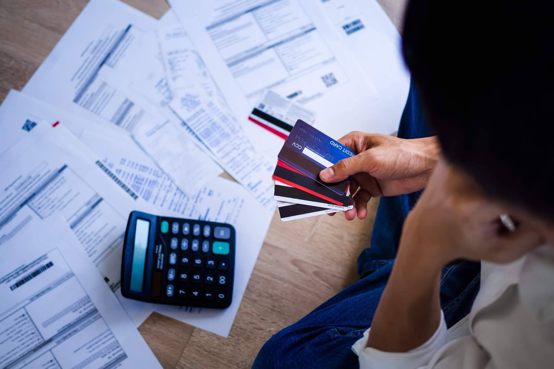 Sobreendeudamiento con tarjetas de crédito y préstamos rápidos tras las vacaciones