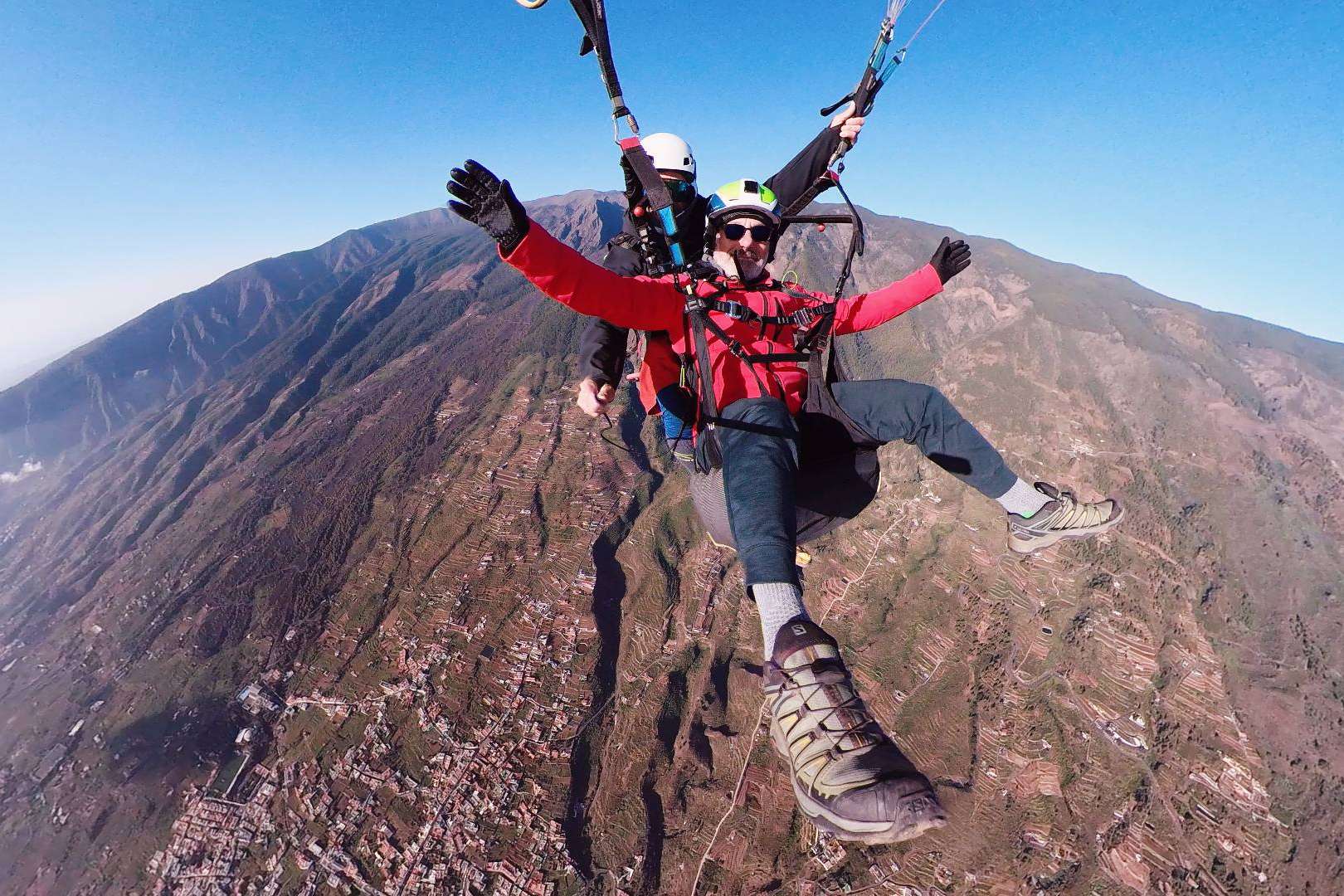 La experiencia de volar en parapente biplaza en Tenerife con Enminube Parapente