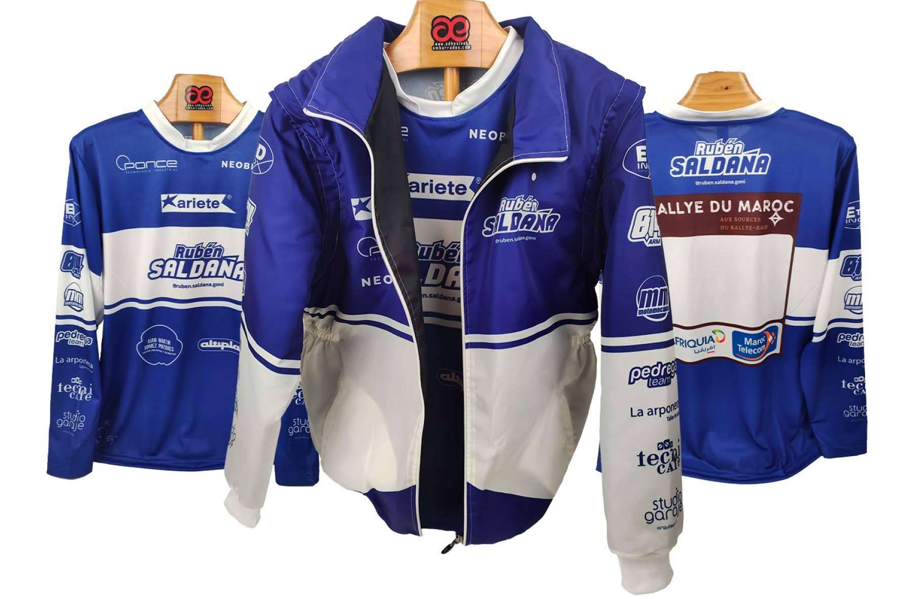 Ropa off-road personalizada, máxima comodidad y estilo con ADHESIVOSEMBARRADOS