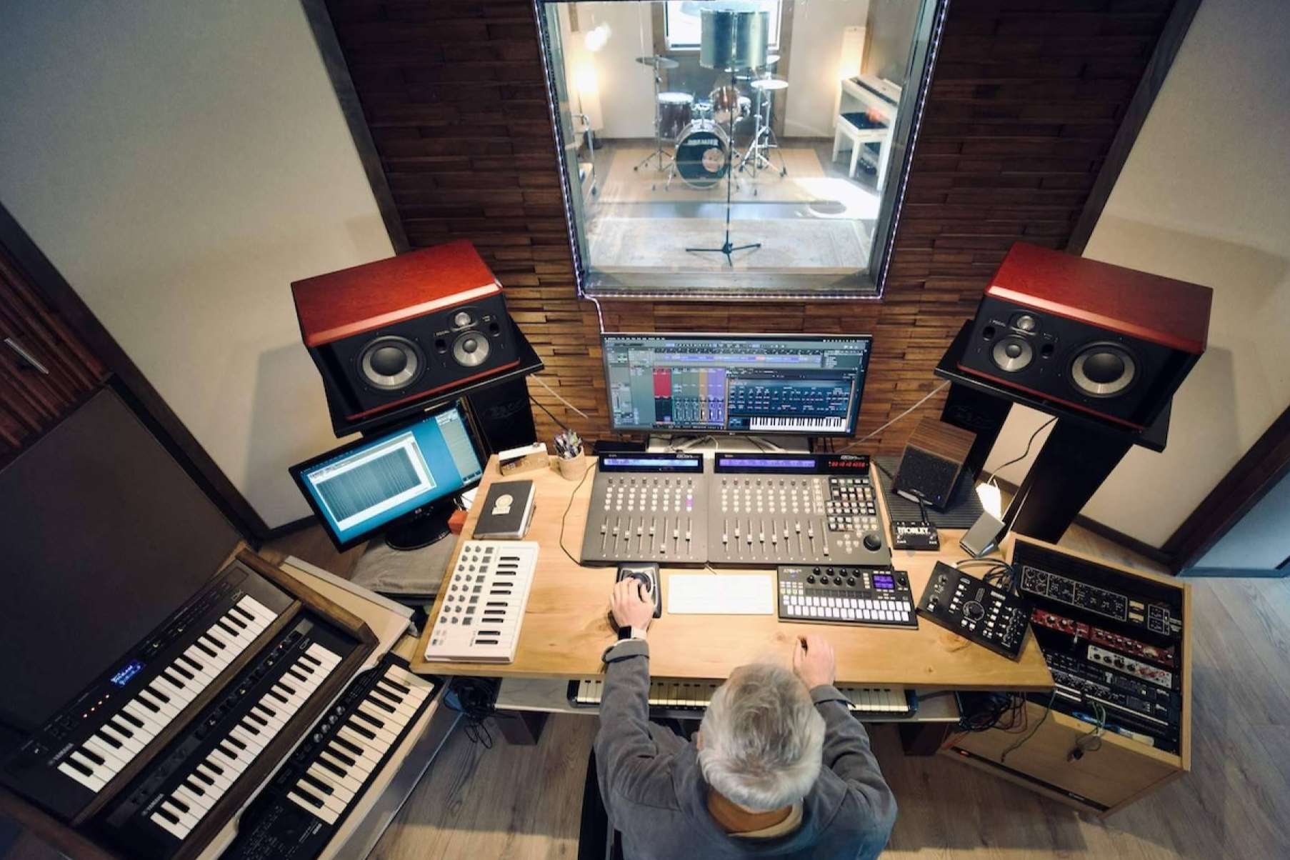 Prasat Bayon Studio; Un refugio creativo para singer-songwriters del siglo XXI