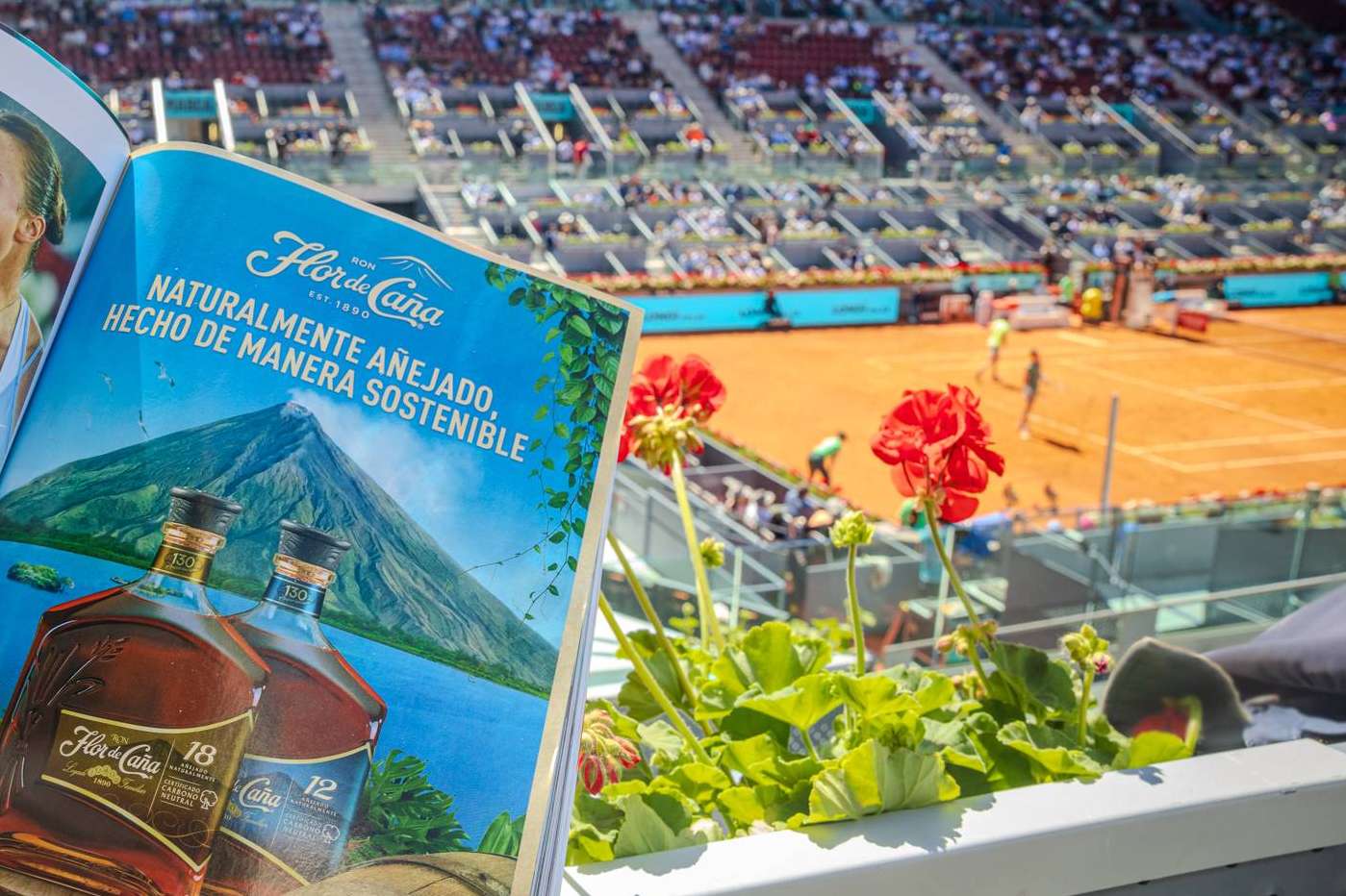 Flor de Caña estará presente nuevamente en el Mutua Madrid Open 2025 para refrescar a los amantes del tenis