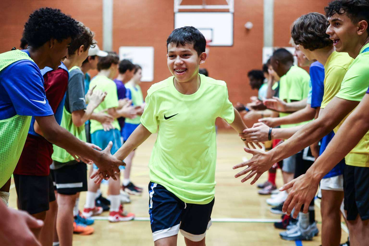 El verano que transforma a los adolescentes; más confianza, más madurez, menos pantallas