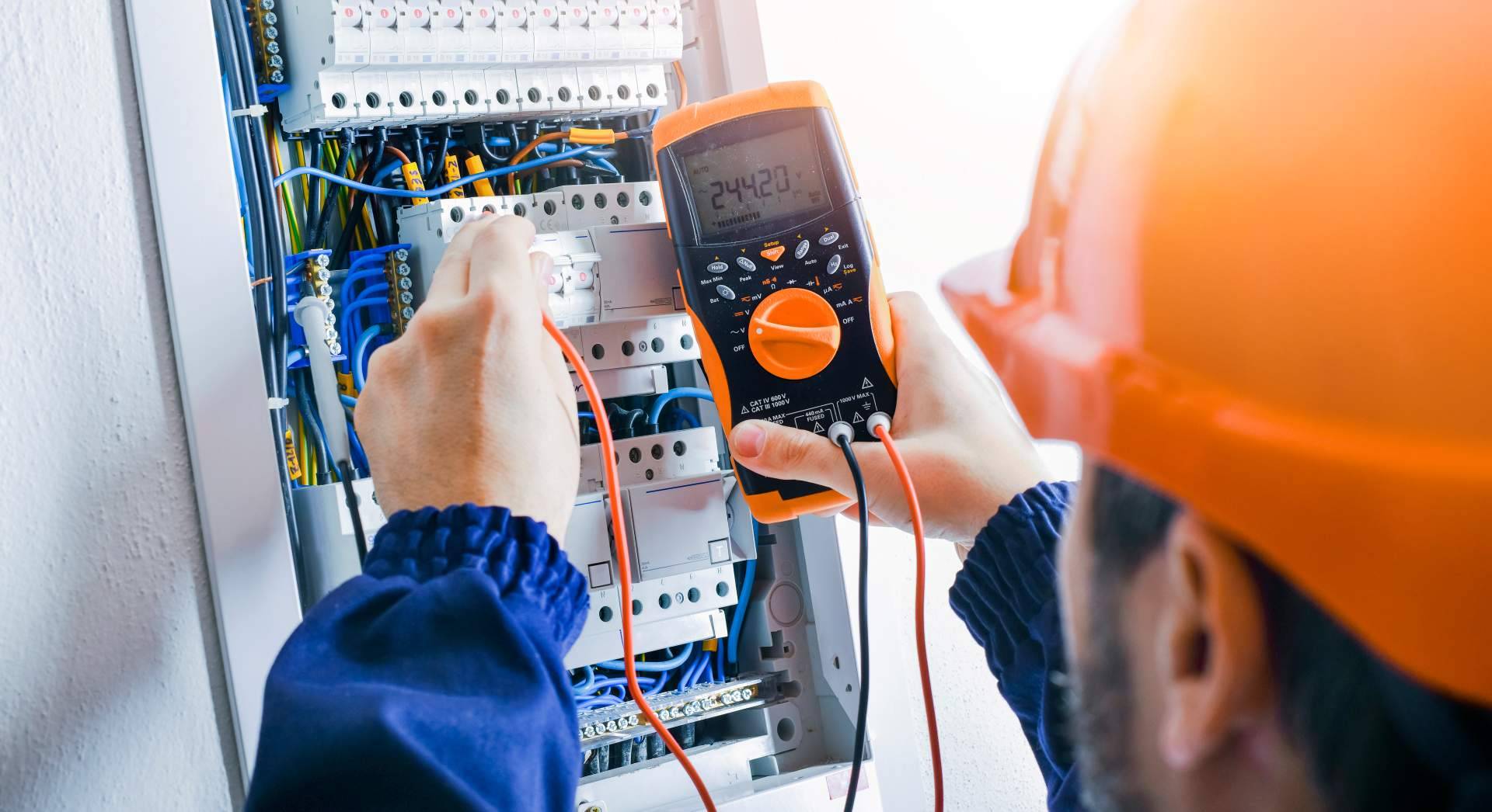Reparaciones González y su servicio de electricistas Arroyo de la Miel y Benalmádena Costa 24h