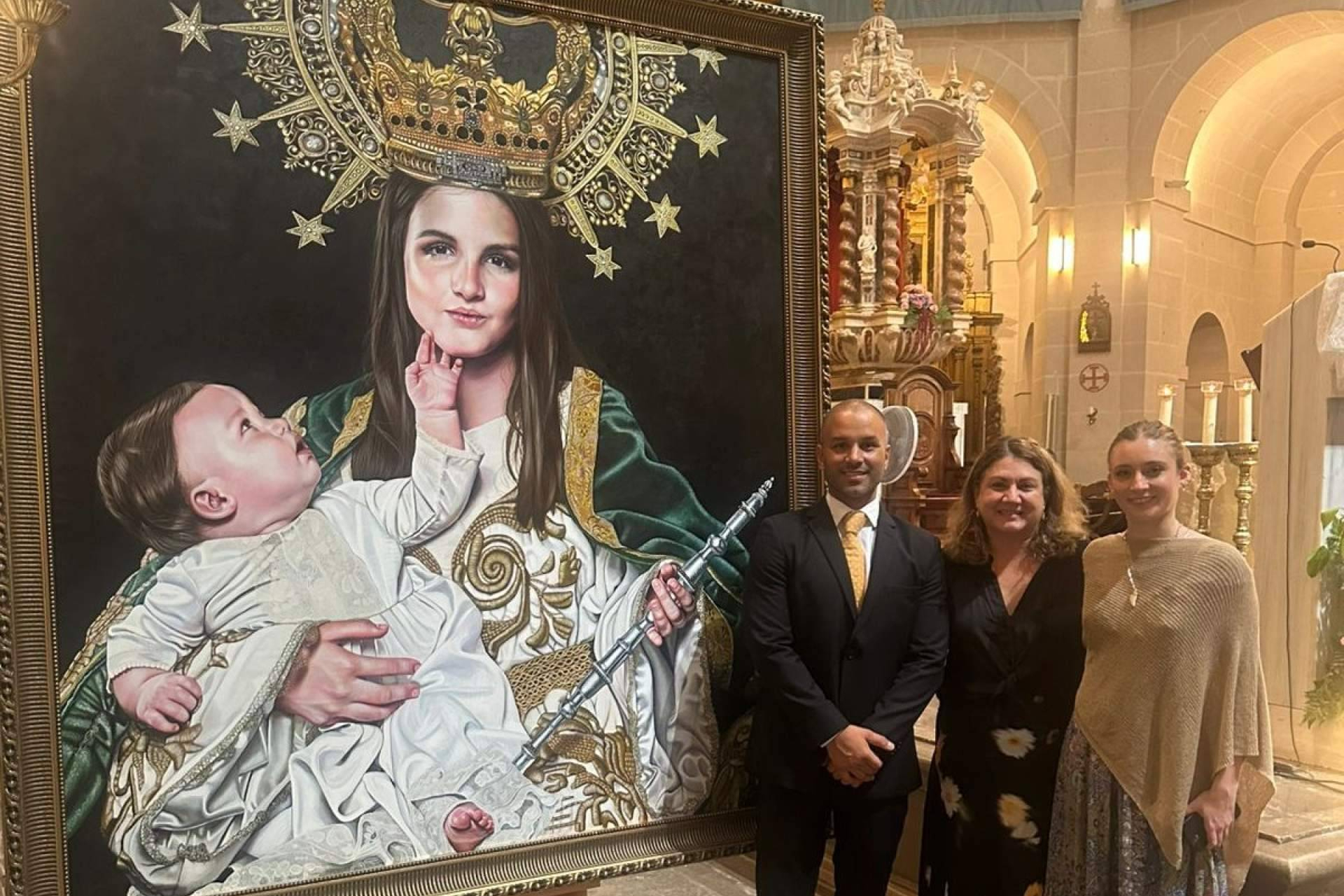 Christian Escobar Chrispapita devela obra en la Concatedral de Alicante en honor a la Virgen del Remedio