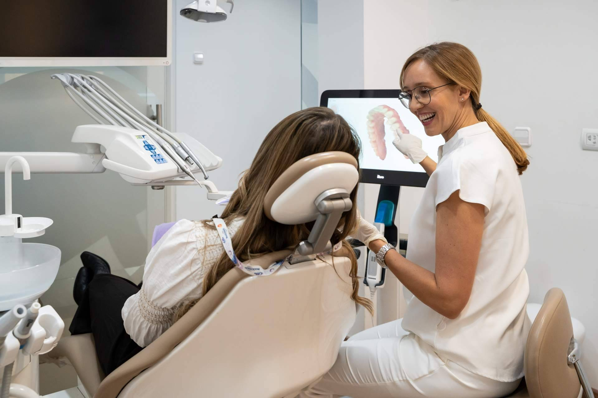 El boom de las carillas dentales impulsa una nueva era de diseño facial digital y naturalidad estética