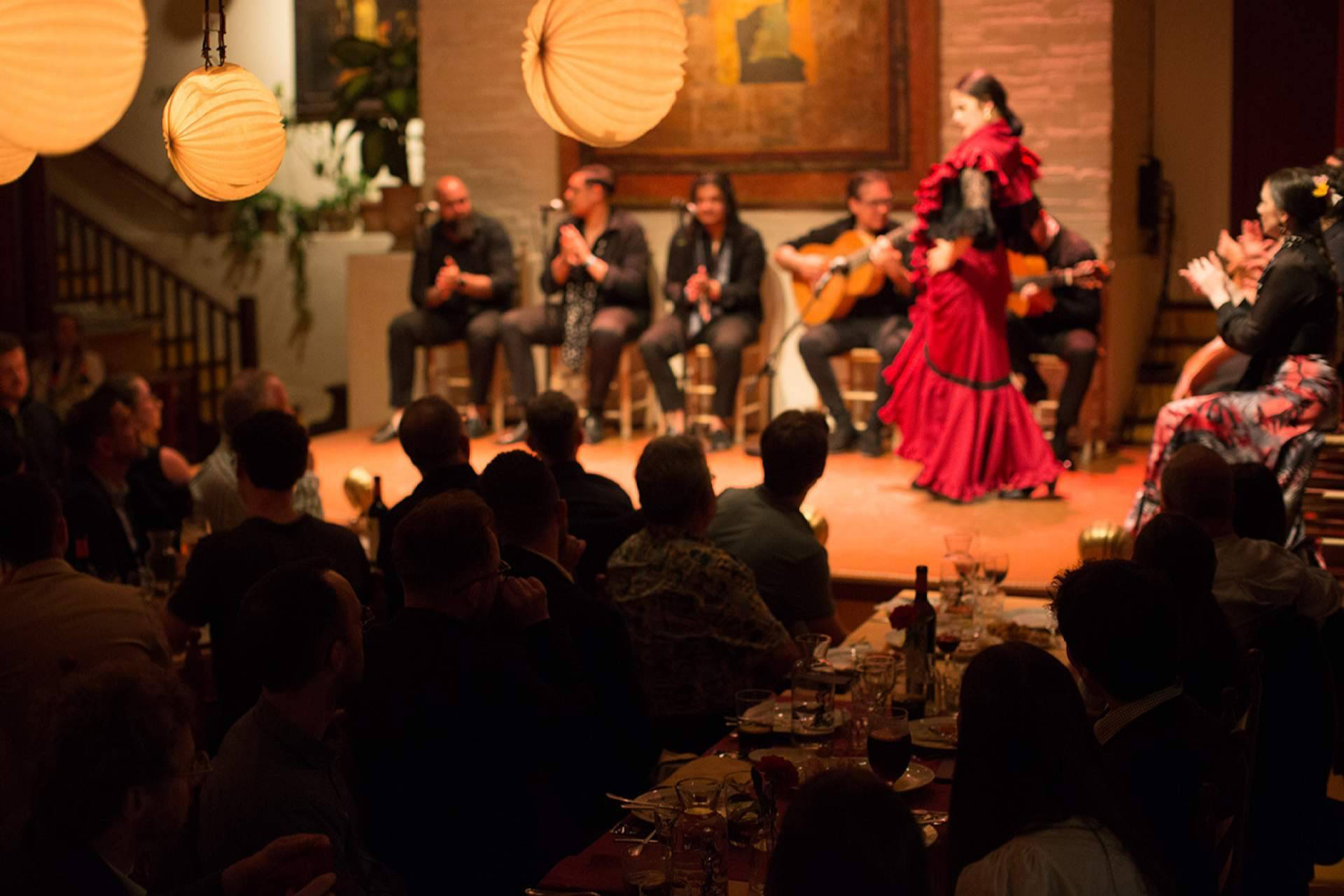 Los españoles se apropian de los tablaos y el flamenco; el caso Tablao de Carmen Flamenco