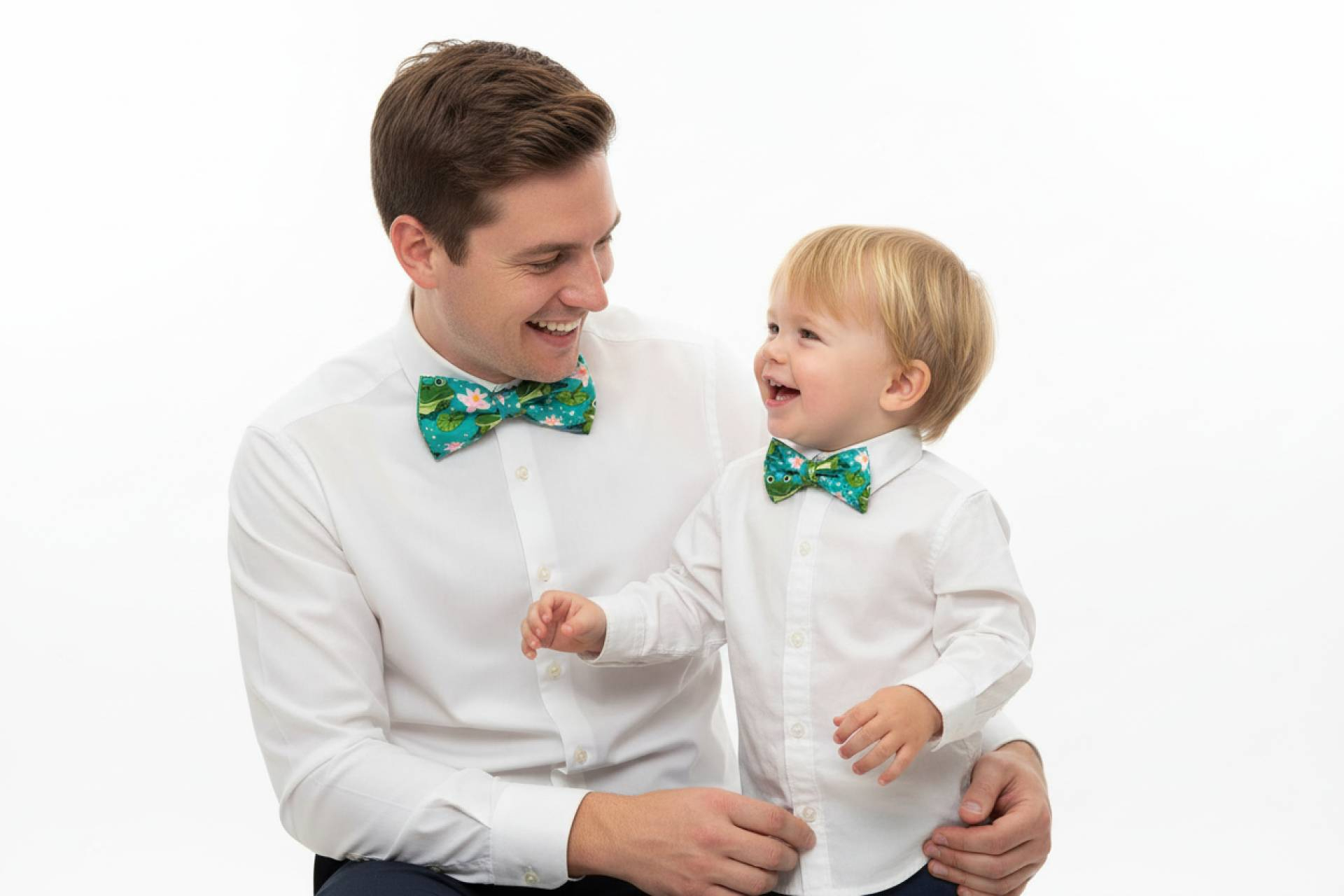 Adiós a la corbata; Por qué la pajarita es la opción preferida por madres e hijos