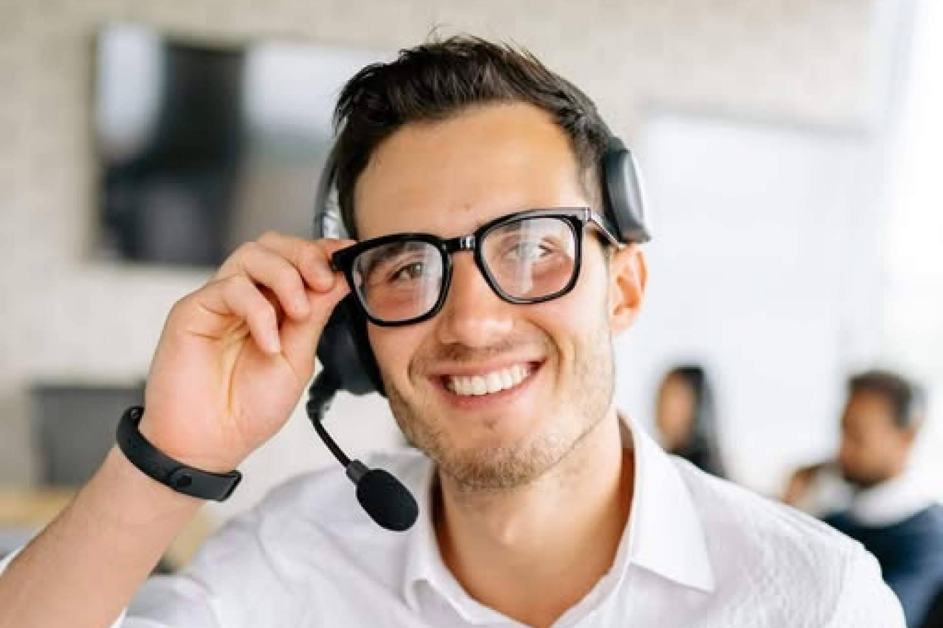 SVAE convierte el asistente virtual para empresas en una respuesta continua para la atención telefónica